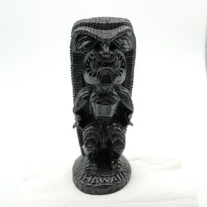 Coco Joe's Statue of Hawaiian god Ku Tiki-style